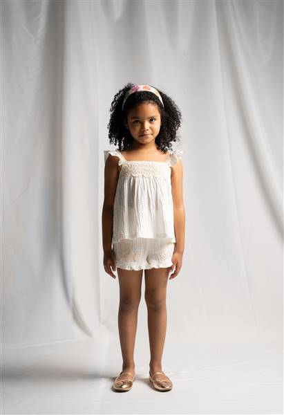 COMPLETO TOP CON PANTALONCINI RICAMO